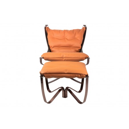 Fotel ARNI LOW z podnóżkiem - koniakowa ekoskóra, podstawa ciemna miedziana