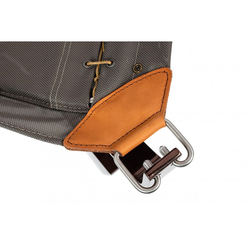 Fotel ARNI LOW z podnóżkiem - koniakowa ekoskóra, podstawa ciemna miedziana