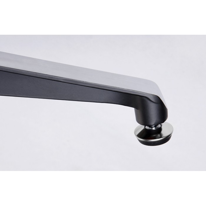 Fotel LOUNGE czarny / orzech z podnóżkiem